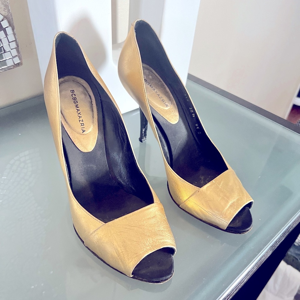 Gorgeous gold pumps